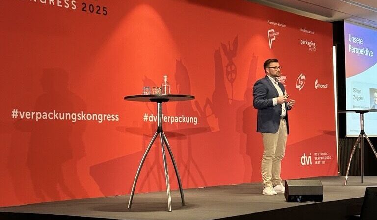 the Picture shows Simon Zoppke in a speach for the German Packaging Congress