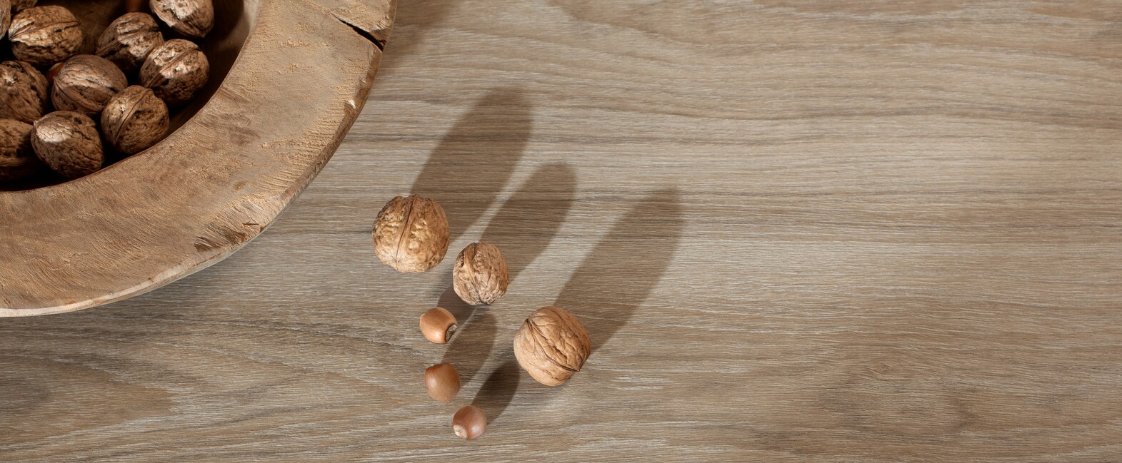 The Picture shows nut on a table with kp Decor film