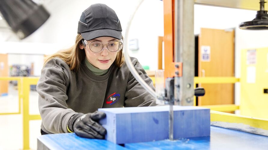 a female kp colleague is working to create a plastic food packaging tray as a dummy