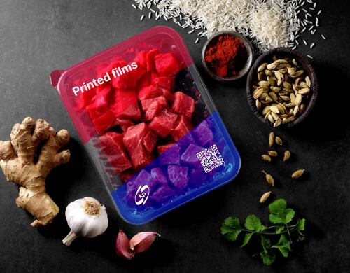 Picture showing a coloured kp food packaging flexible lid, on top of a transparent plastic tray with beaf inside. 