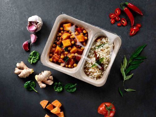Picture showing a food to go packaging tray with rice and sauce included